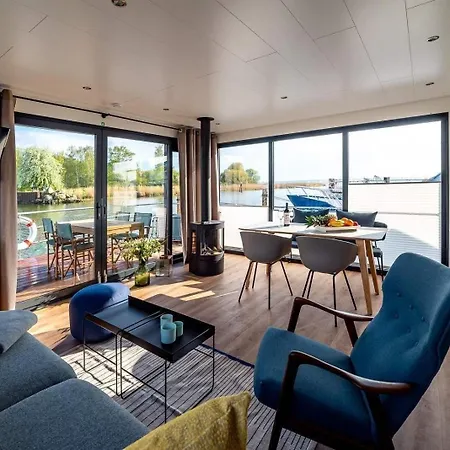 船上ホテル Hausboot Lp7 ペーネミュンデ